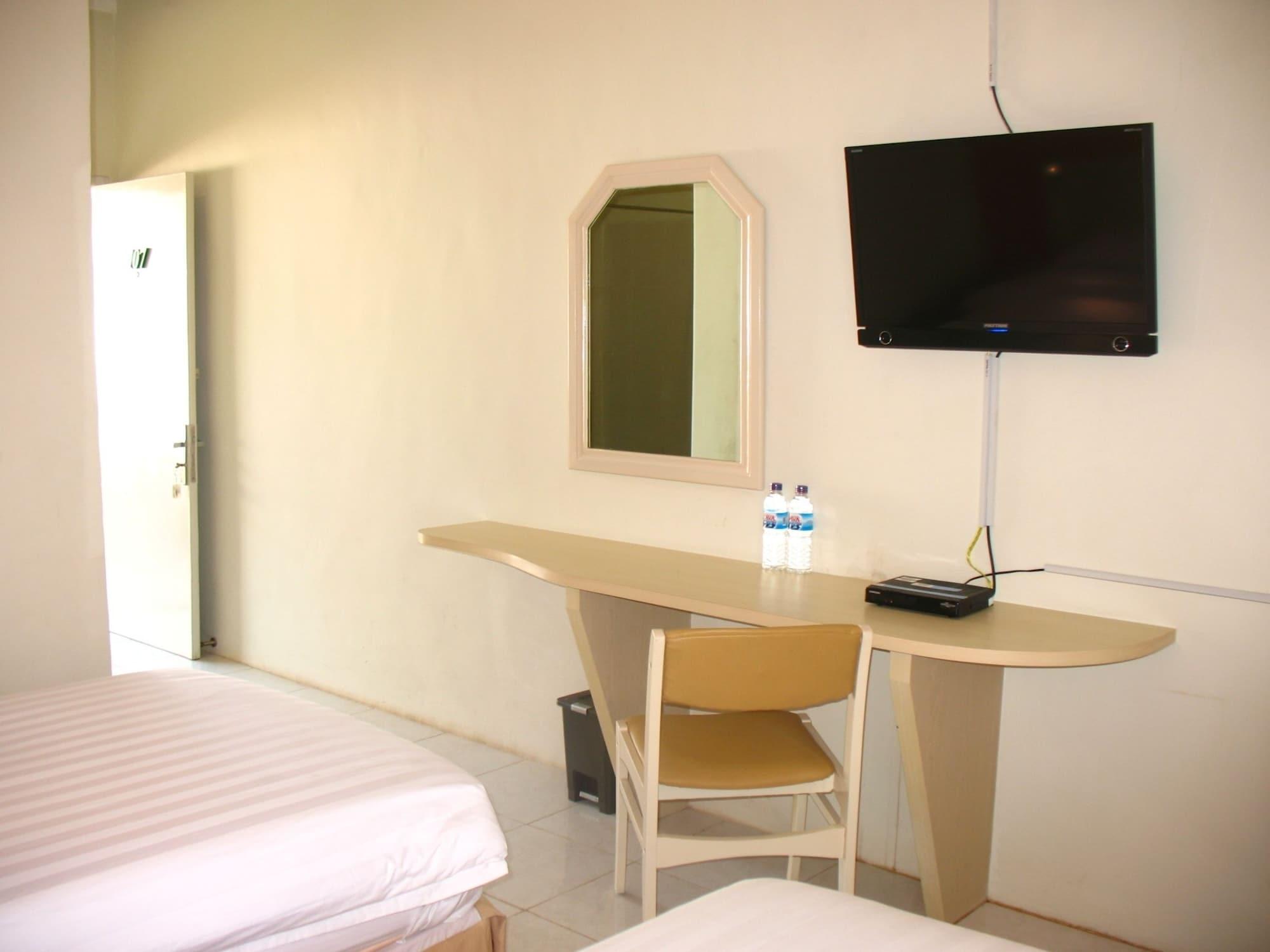 Cengkareng Transit Hotel Tangerang Bagian luar foto