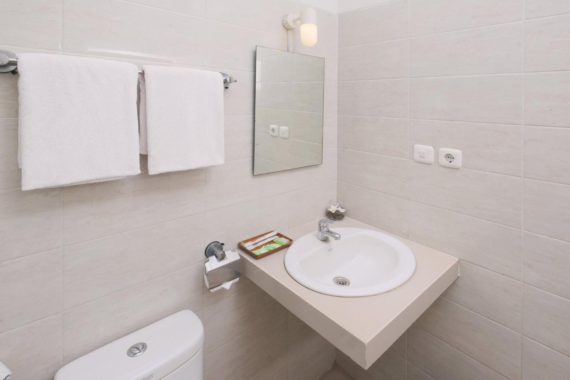 Cengkareng Transit Hotel Tangerang Bagian luar foto